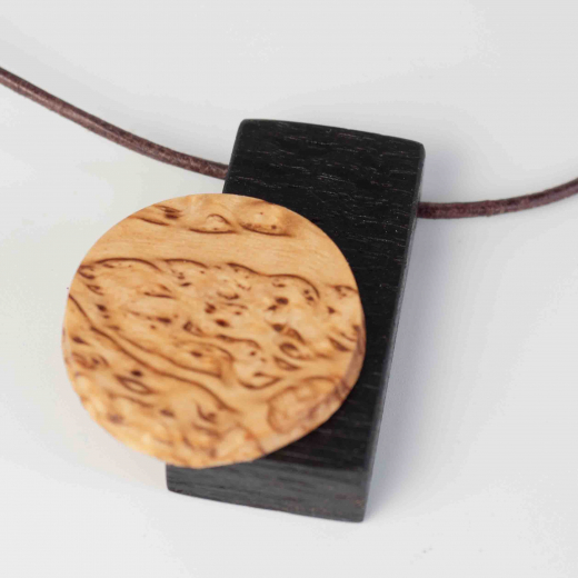 Kette mit Anhänger aus Holz Mooreiche, Karelische Maserbirke, geometrisch, minimalistisch.